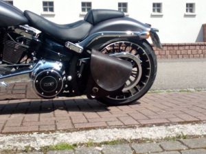 Sacoche Myleatherbikes Softail Breakout (42)